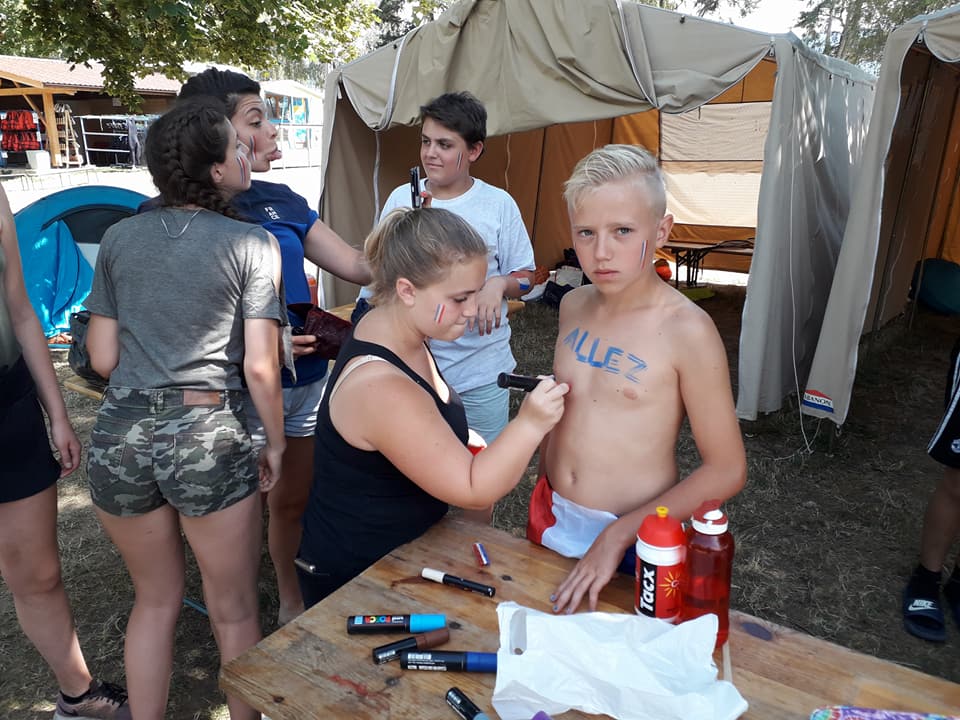 Les ados prêts à supporter les Bleus pour la finale 